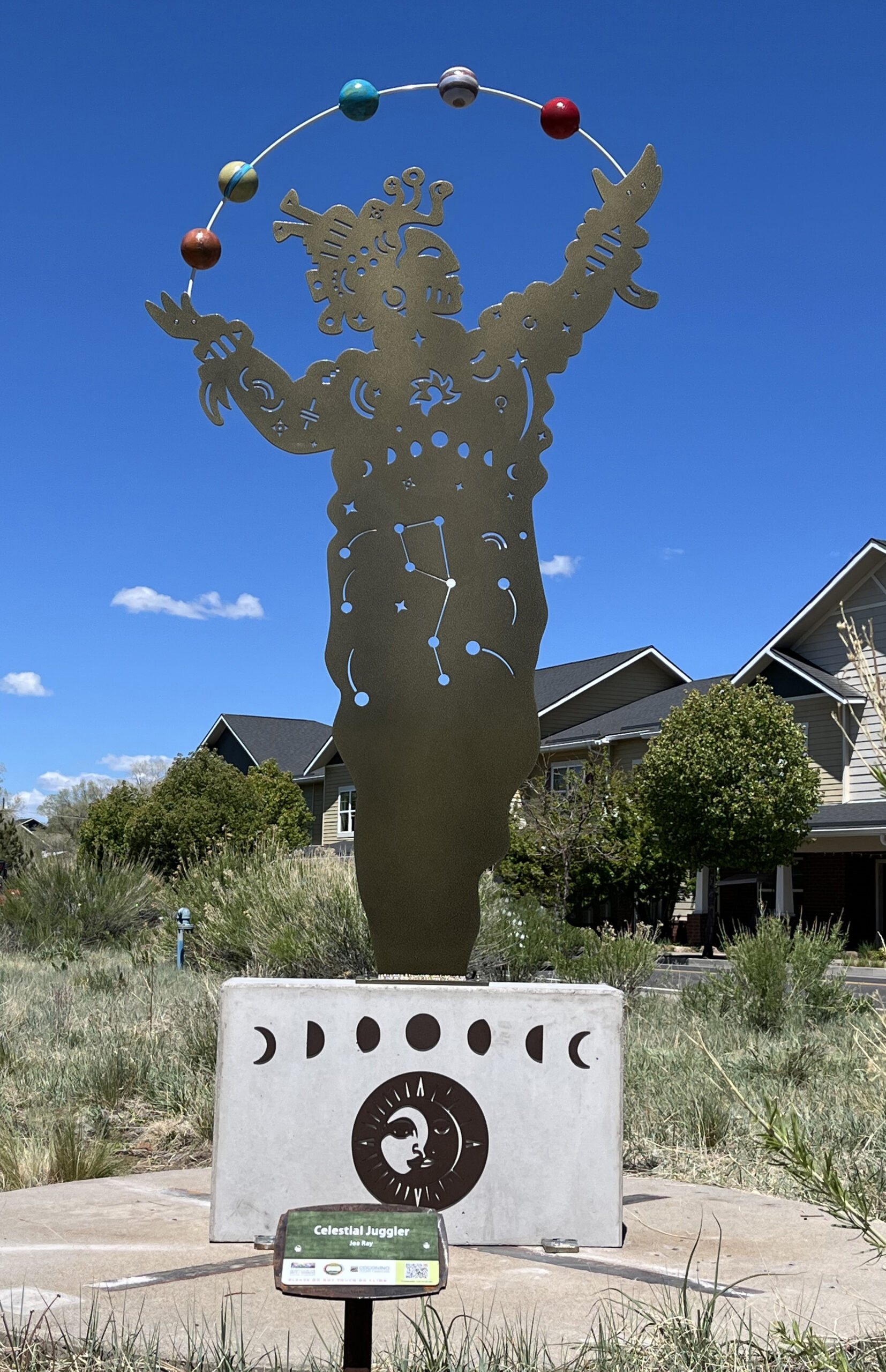 CELESTIAL JUGGLER Powdercoated aluminum, painted steel, concrete base.
10' height